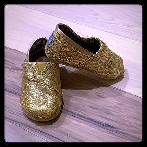 Toddler Girls Gold Glitter Tom Shoes Size 4